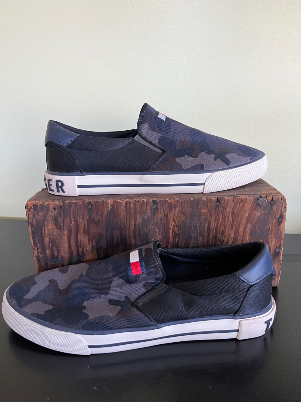 Tommy Hilfiger Men's Roaklyn slip-on sneakers